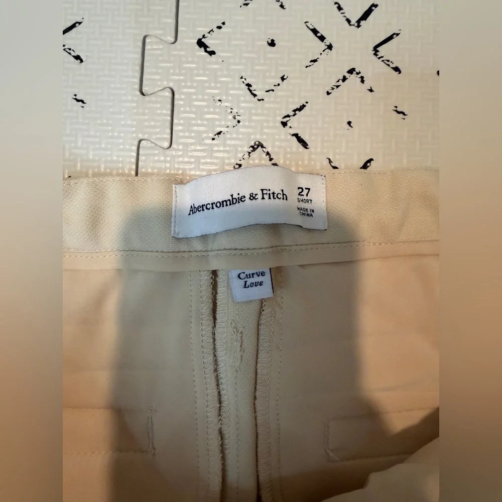 Abercrombie & Fitch Straight dress‎ pants curve love in pale yellow 27 Short